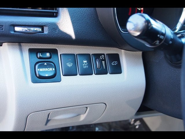 Used 2012 Toyota Highlander SE w/ Tow Pkg AWD/4WD image 25