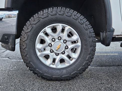 Used 2023 Chevrolet Silverado 2500 LT w/ Convenience Package image 13