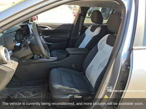 Used 2024 Chevrolet Trax LS FWD image 11