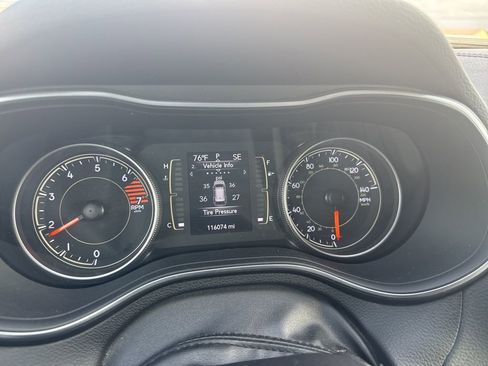 Used 2020 Jeep Cherokee Latitude Plus w/ Comfort/Convenience Group AWD/4WD image 16