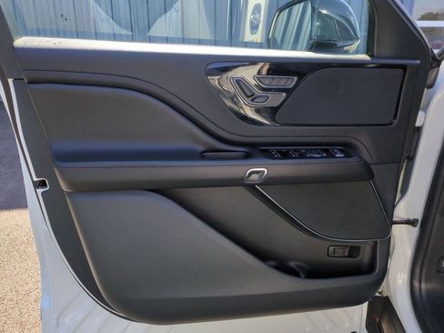 Used 2023 Lincoln Aviator 2WD image 12
