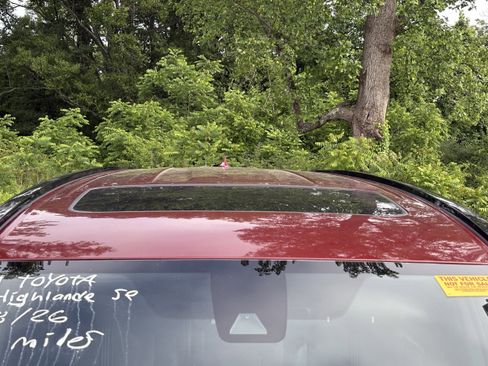 Used 2019 Toyota Highlander SE AWD/4WD image 7