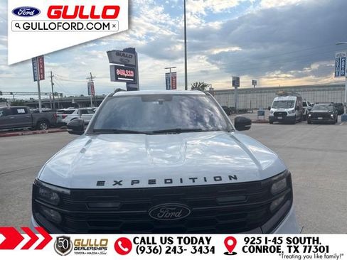 Used 2025 Ford Expedition Platinum AWD/4WD image 2