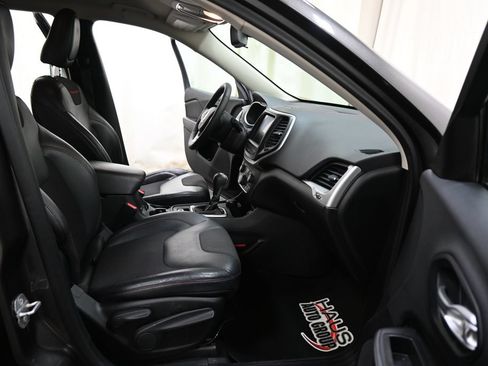 Used 2014 Jeep Cherokee Trailhawk w/ Cold Weather Group AWD/4WD image 7