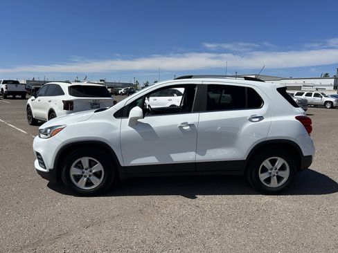 Used 2020 Chevrolet Trax LT w/ LT Convenience Package image 2