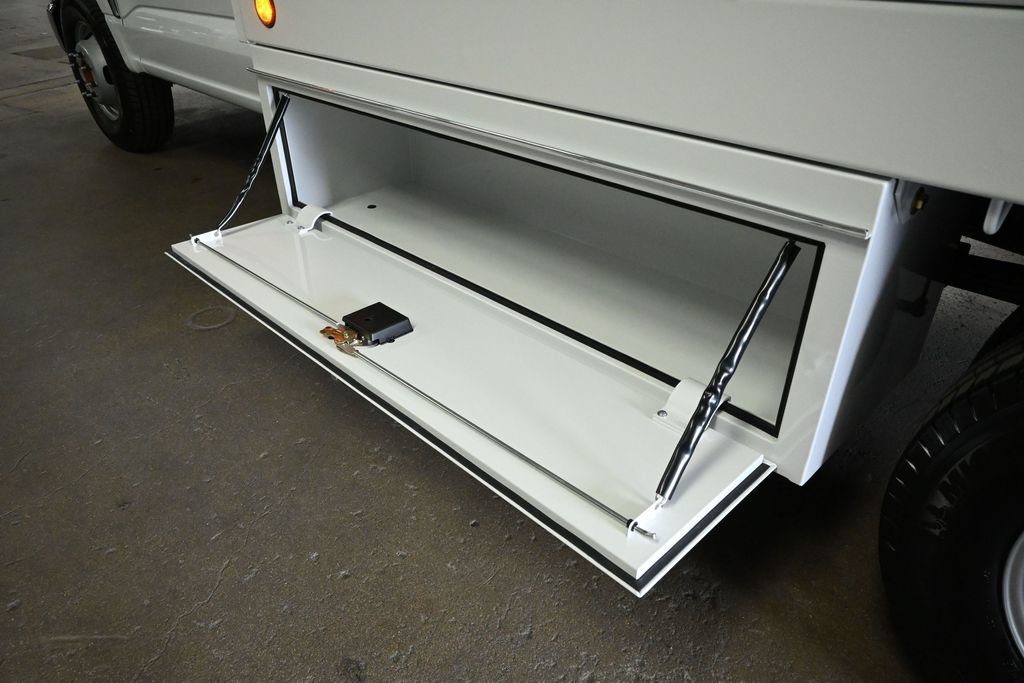 New 2026 Ford F350 XL w/ XL Chrome Package RWD image 19