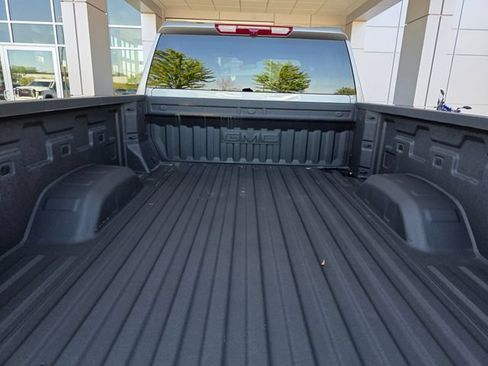 Used 2025 GMC Sierra 2500 AT4 AWD/4WD image 4