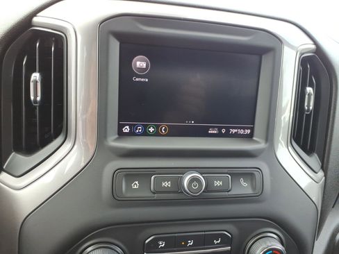 Used 2021 Chevrolet Silverado 2500 Custom w/ Custom Value Package image 17