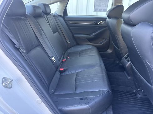 Used 2018 Honda Accord Touring image 13