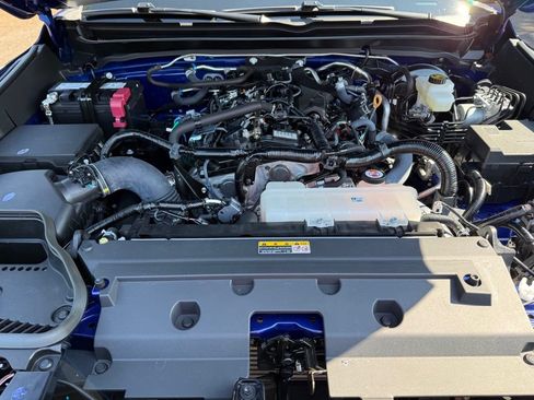 Certified 2024 Toyota Tacoma SR5 AWD/4WD image 10