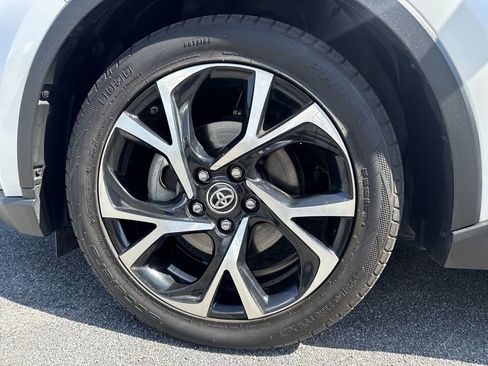 Used 2020 Toyota C-HR XLE FWD image 8