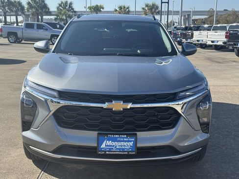New 2026 Chevrolet Trax LT w/ Sunroof Package image 3