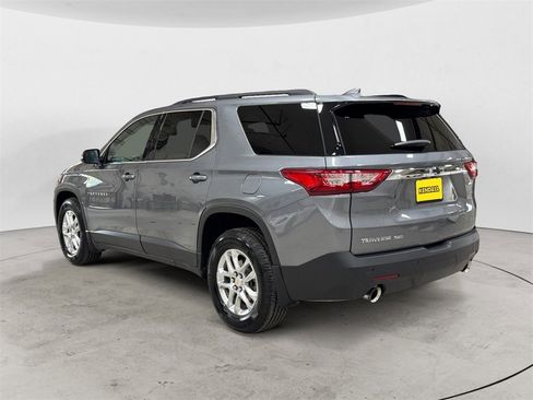 Used 2020 Chevrolet Traverse LT w/ Driver Confidence II Package image 3