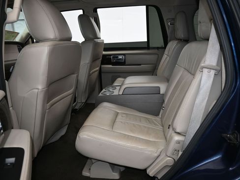 Used 2016 Lincoln Navigator Select image 37