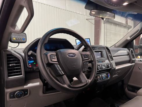 Used 2017 Ford F550 2WD SuperCab Super Duty image 5