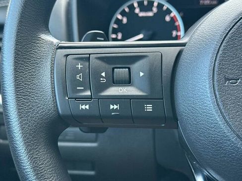 Used 2023 Nissan Rogue S image 28