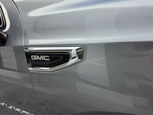 Used 2024 GMC Yukon SLT RWD image 11
