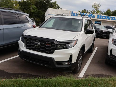 Used 2025 Honda Passport TrailSport image 3