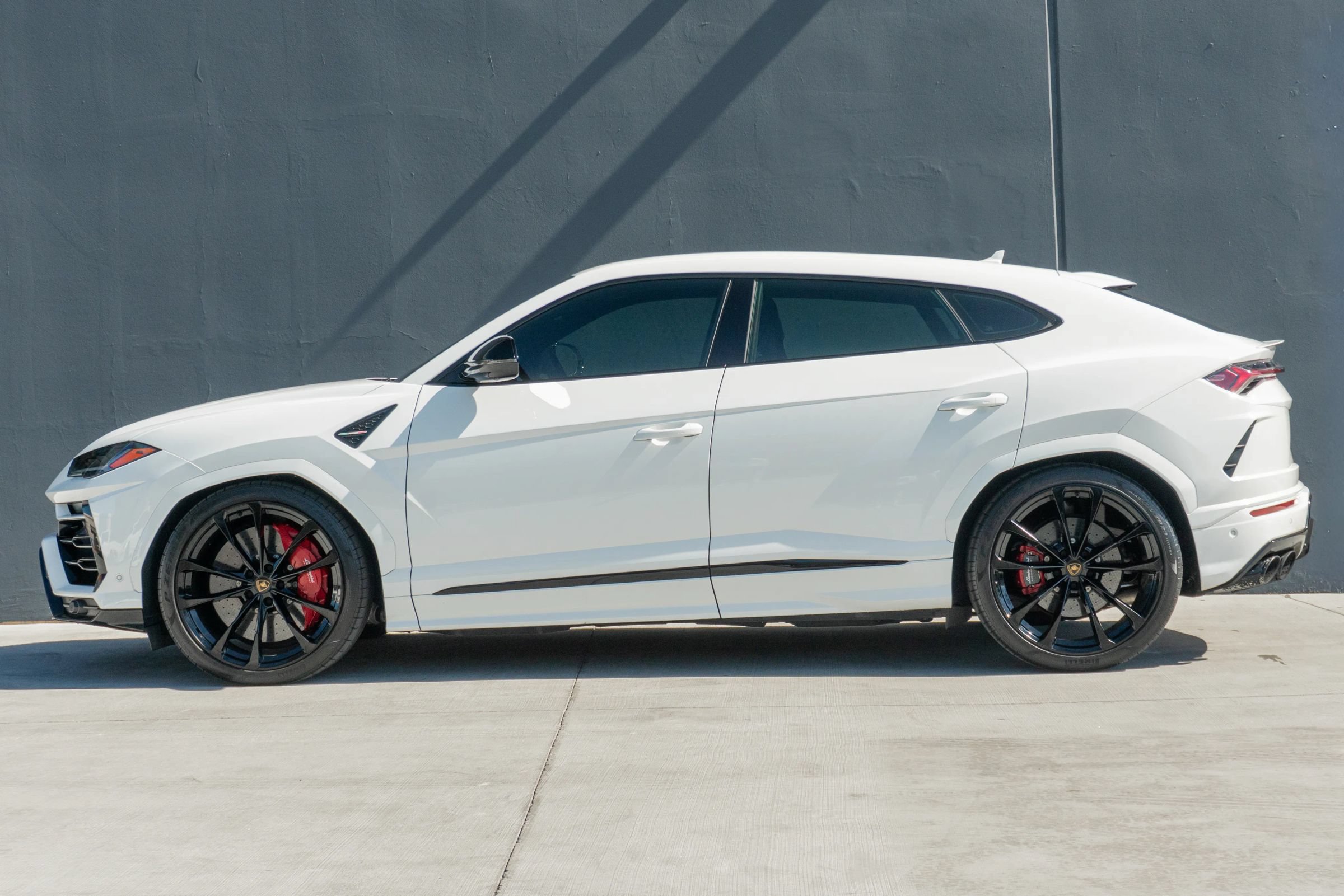 Used 2021 Lamborghini Urus AWD/4WD image 2