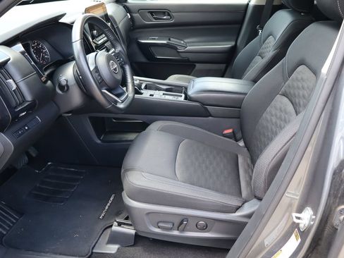 Used 2024 Nissan Pathfinder SV FWD image 16