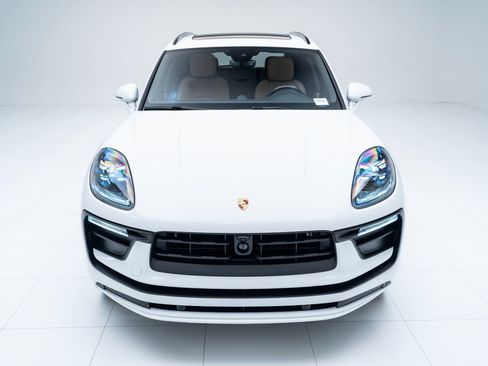 Certified 2026 Porsche Macan AWD/4WD image 6