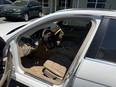 Used 2014 Mercedes-Benz C 250 Sedan image 8