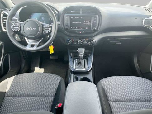 Used 2024 Kia Soul LX w/ LX Technology Package FWD image 9