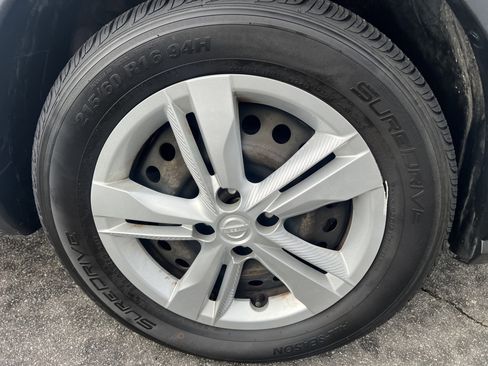 Certified 2021 Nissan Kicks S image 11