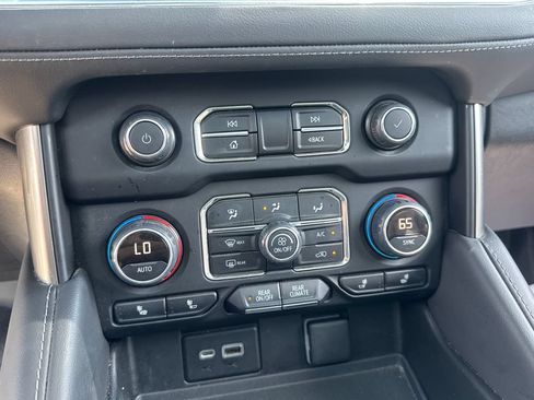 Used 2022 Chevrolet Tahoe Z71 w/ Luxury Package AWD/4WD image 19