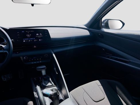 Certified 2025 Hyundai Elantra Sport FWD image 19