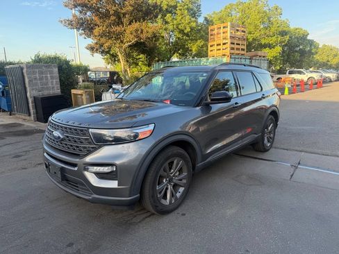 Used 2023 Ford Explorer XLT w/ Equipment Group 202A RWD image 1