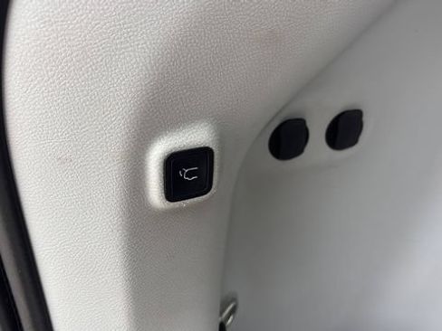 Used 2021 Jeep Cherokee Latitude Lux w/ Sun & Sound Group FWD image 38