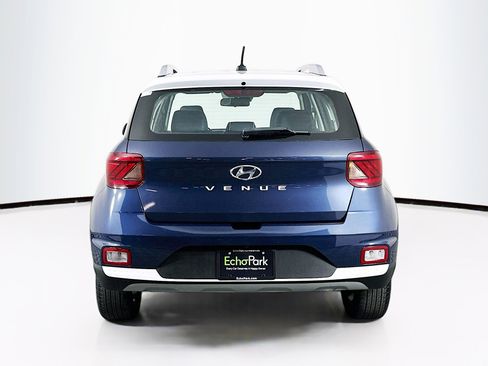 Used 2024 Hyundai Venue Limited image 7