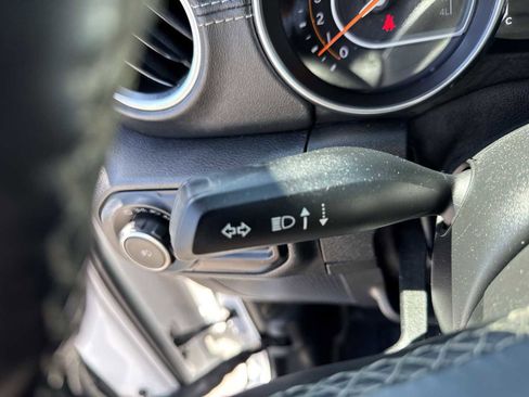 Used 2018 Jeep Wrangler Unlimited Sahara AWD/4WD image 24