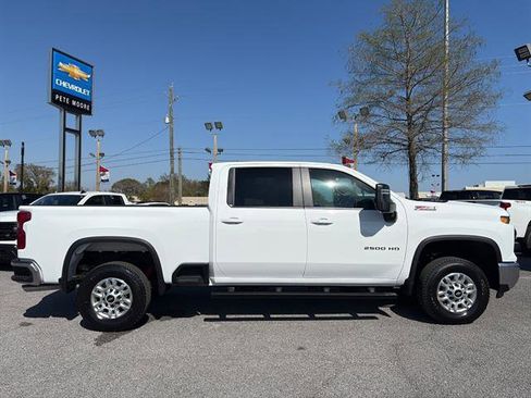 New 2026 Chevrolet Silverado 2500 LT w/ All Star Edition AWD/4WD image 8