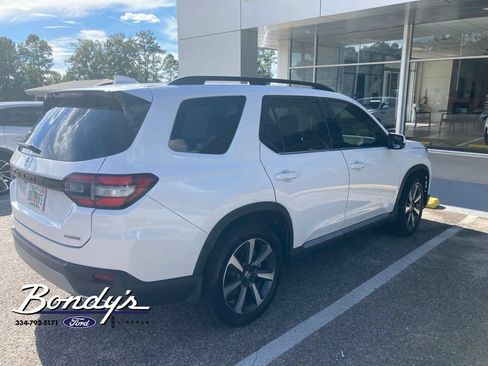 Used 2023 Honda Pilot Touring image 5