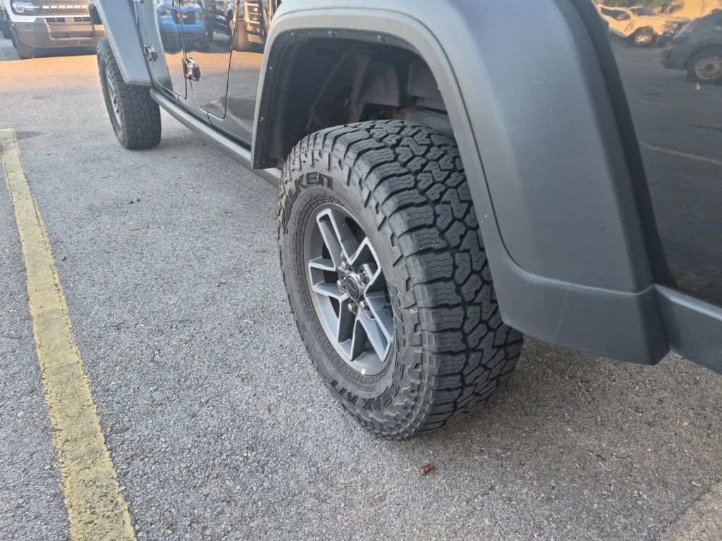 Used 2026 Jeep Gladiator Mojave AWD/4WD image 17
