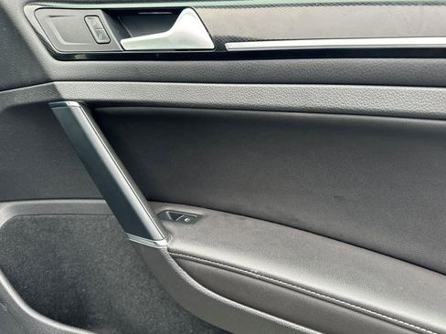 Used 2015 Volkswagen Golf 4-Door image 18