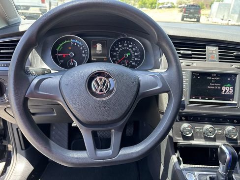 Used 2016 Volkswagen e-Golf SE FWD image 15