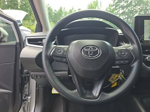 Used 2025 Toyota Corolla LE FWD image 15