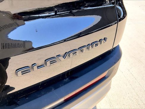 Used 2025 GMC Acadia Elevation image 9