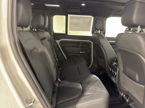 New 2026 Land Rover Defender 110 X-Dynamic SE image 28