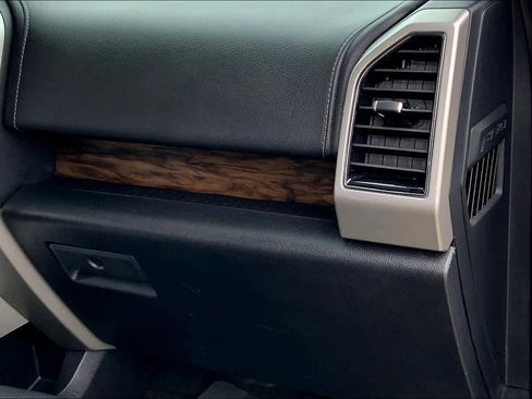 Used 2019 Ford F150 Lariat image 17