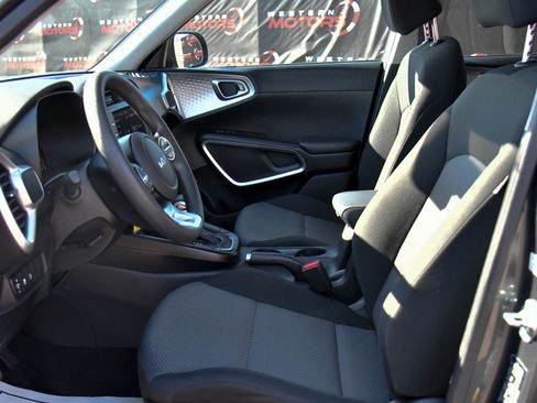 Used 2024 Kia Soul LX w/ Option Group 015 FWD image 16