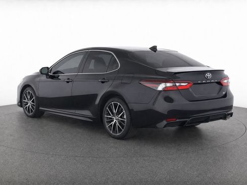 Used 2021 Toyota Camry SE FWD image 3