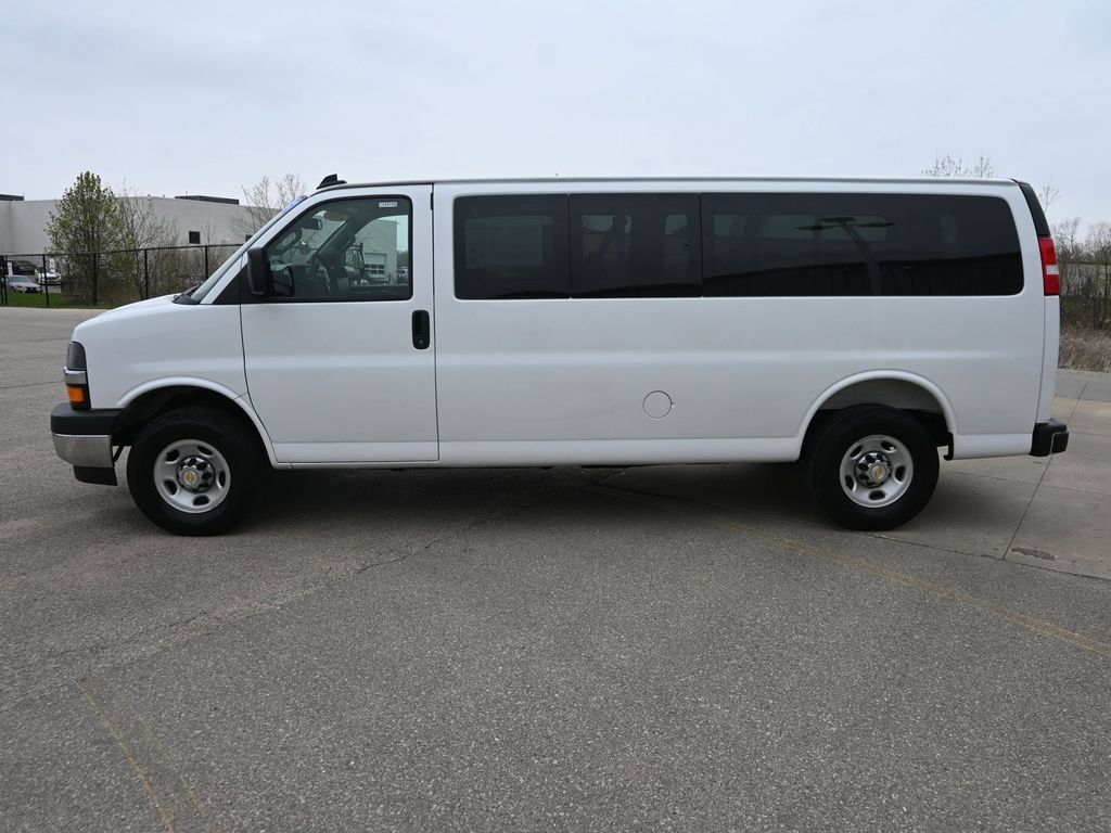 Used 2025 Chevrolet Express 3500 LT w/ LT Preferred Equipment Group RWD image 7