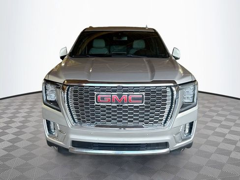 Used 2022 GMC Yukon SLT w/ SLT Luxury Package image 2