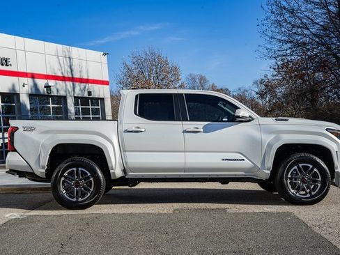Used 2024 Toyota Tacoma TRD Sport image 3