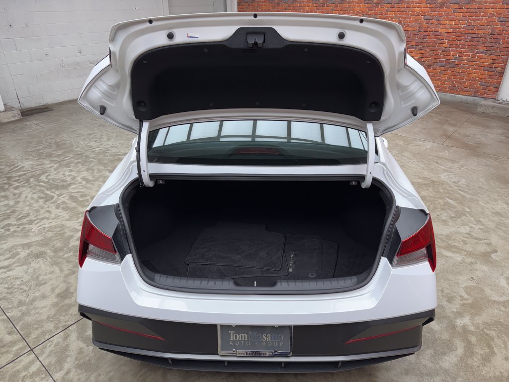 Used 2026 Hyundai Elantra Sport FWD image 29