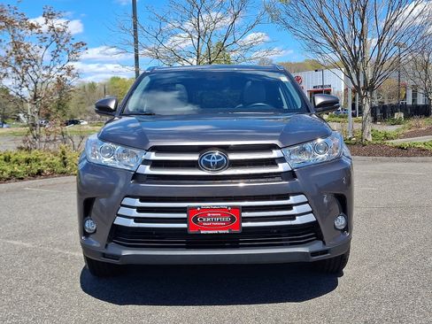 Certified 2019 Toyota Highlander XLE AWD/4WD image 2